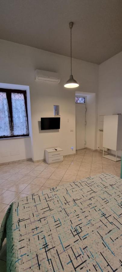 Grazioso Appartamento -Centro Storico Vic Strit يوتْسْوولْ المظهر الخارجي الصورة