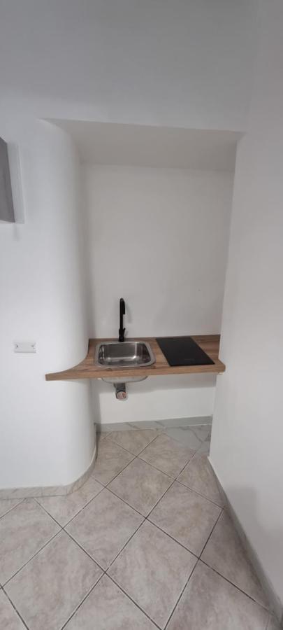 Grazioso Appartamento -Centro Storico Vic Strit يوتْسْوولْ المظهر الخارجي الصورة